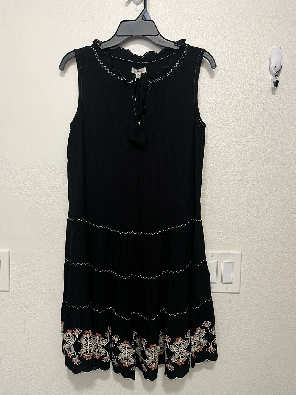 Max Studio Black Sleeveless Embroidered Hem Tie-Neck Dress